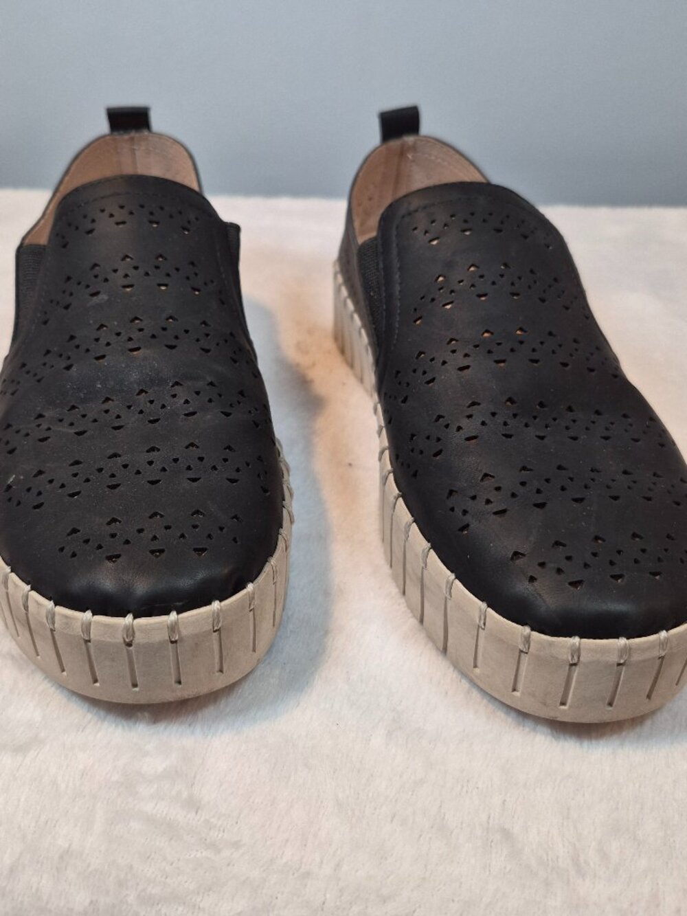 Easy Street Black Laser Cut Slip On Shoes Size 8.5 Platform Sneakers Comfort
